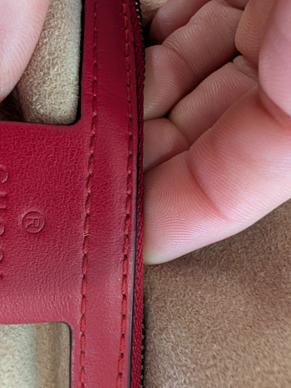 Gucci Marmont Quilted Leather Shoulder Bag in Red - Picture 4 of 9